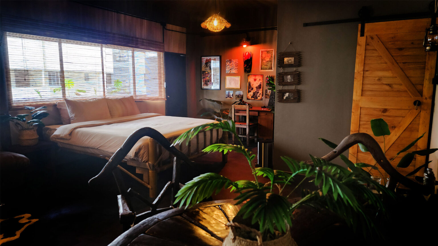 This cinematic set is an expedition's jungle base, a field camp for archaeologists and relic hunters in a forgotten jungle. Inspired by classic Thai adventure films and the mystery of exploring lost kingdoms, this room is a tribute to swashbuckling tomb raiders and the romance of the unknown.