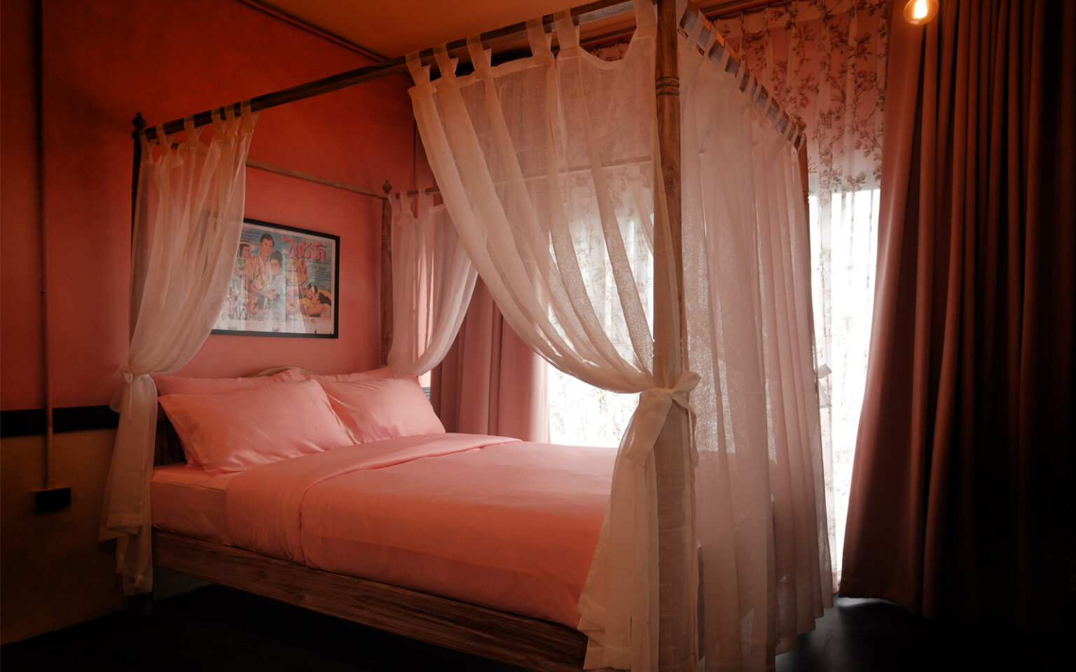 Stay in an intimate and cinematic theme room filled with mood, this room is perfect for couples, dreamers, and travelers looking for something unreal.