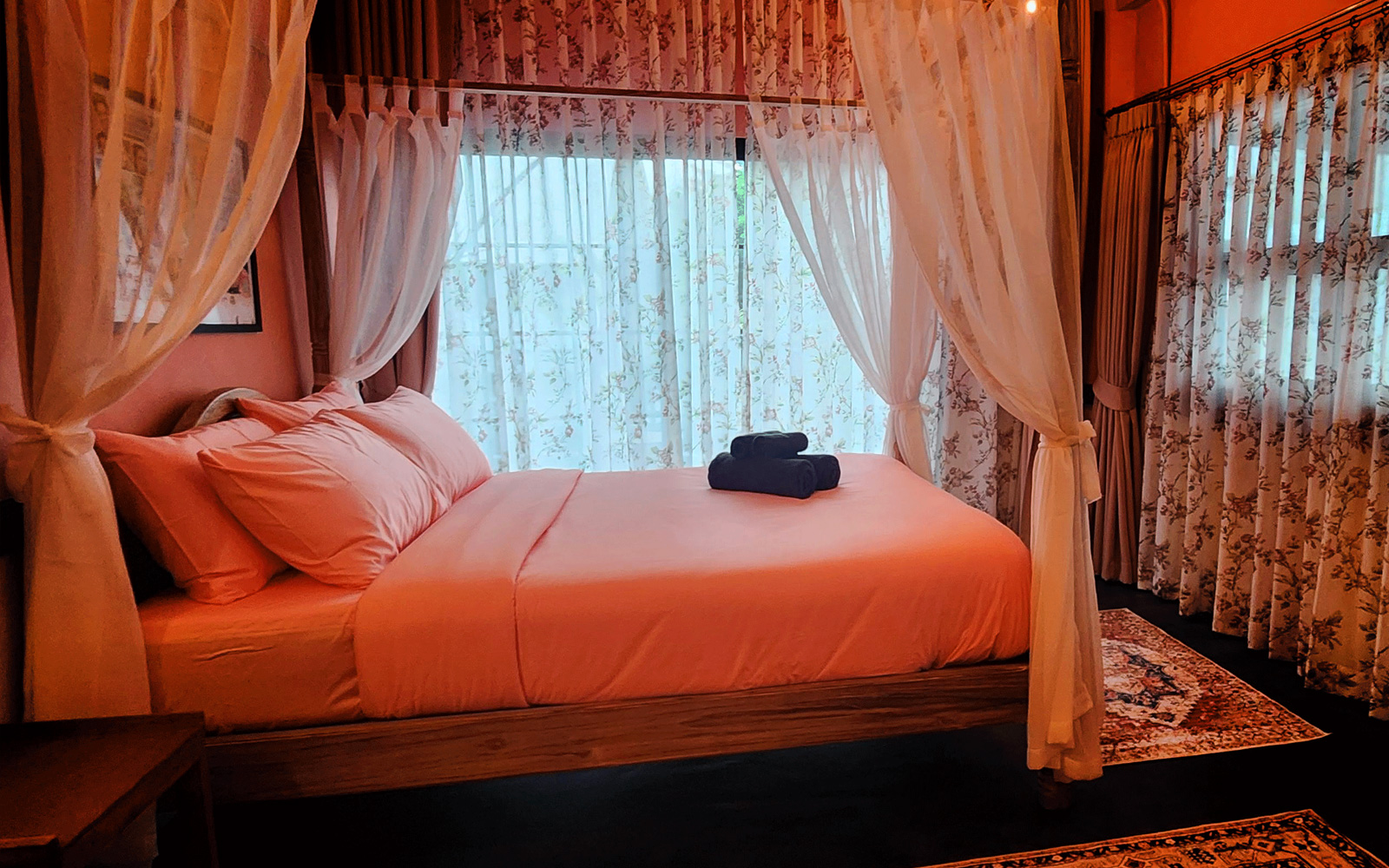 Stay in an intimate and cinematic theme room filled with mood, this room is perfect for couples, dreamers, and travelers looking for something unreal.